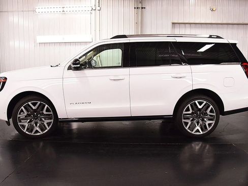 Used 2025 Ford Expedition Platinum w/ Platinum Ultimate Package AWD/4WD image 4