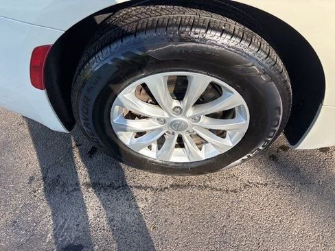 Used 2017 Chrysler Pacifica Touring w/ Tire & Wheel Group FWD image 43