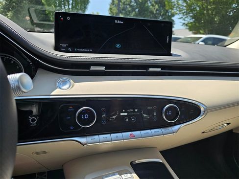 Used 2025 Genesis GV70 3.5T Sport w/ Sport Advanced Package image 27