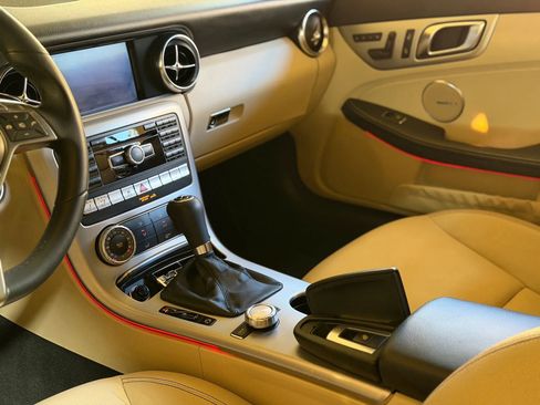 Used 2014 Mercedes-Benz SLK 250 w/ Sport Package image 27