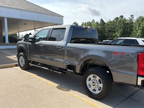 Used 2025 Ford F250 XLT w/ FX4 Off-Road Package AWD/4WD image 5