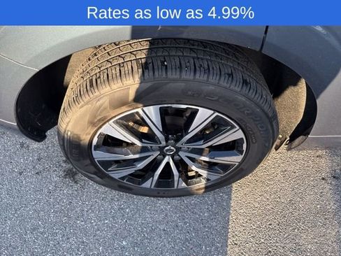 Certified 2023 Volvo XC60 B5 Plus image 7