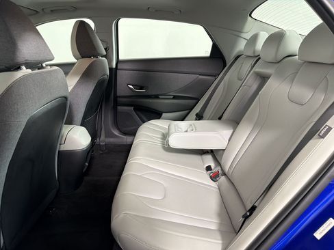 Used 2025 Hyundai Elantra Limited FWD image 21