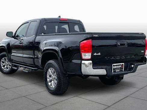 Used 2017 Toyota Tacoma SR5 image 11