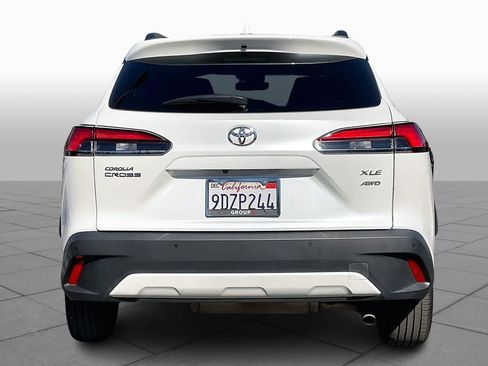 Used 2022 Toyota Corolla Cross XLE w/ Convenience Package AWD/4WD image 4