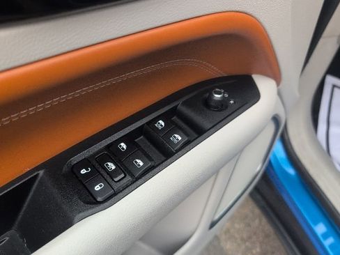 Used 2022 Jeep Compass Limited image 17