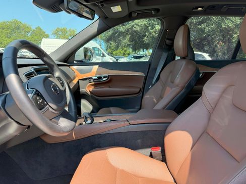 Certified 2025 Volvo XC90 T8 Plus w/ Protection Package Premier image 11