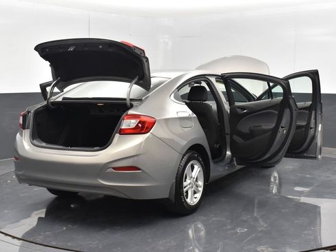 Used 2018 Chevrolet Cruze LT w/ Convenience Package FWD image 35