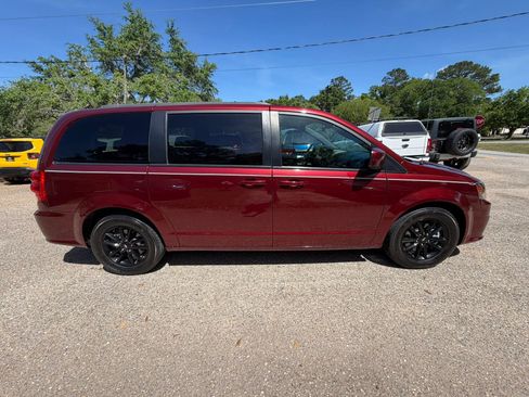 Used 2019 Dodge Grand Caravan GT image 4