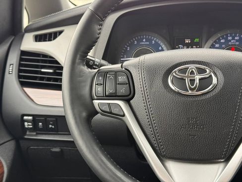 Used 2020 Toyota Sienna Limited FWD image 16
