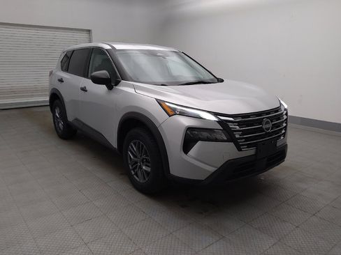Used 2024 Nissan Rogue S AWD/4WD image 13
