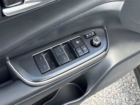 Used 2023 Toyota Crown Limited image 16