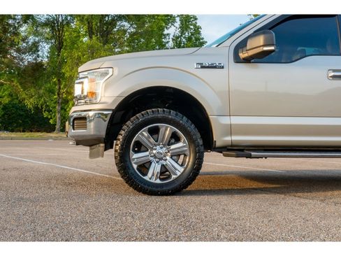 Used 2018 Ford F150 XLT w/ Equipment Group 302A Luxury AWD/4WD image 10