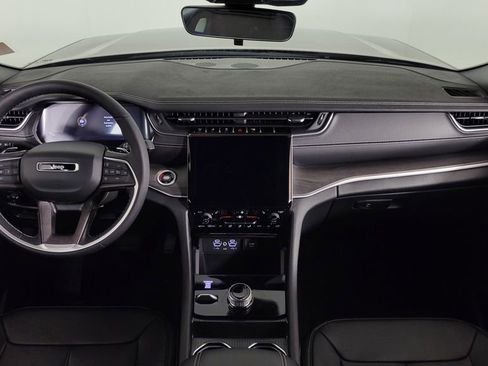 New 2025 Jeep Grand Cherokee Limited image 36