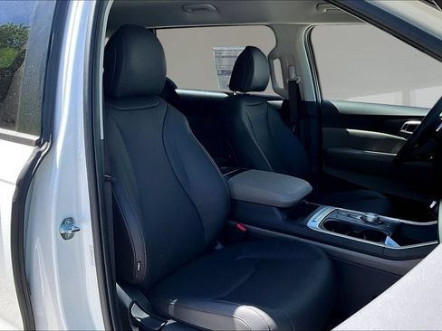 New 2026 Kia Carnival LXS FWD image 11