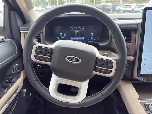 Used 2024 Ford Expedition Limited RWD image 13