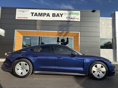 Used 2022 Porsche Taycan image 7