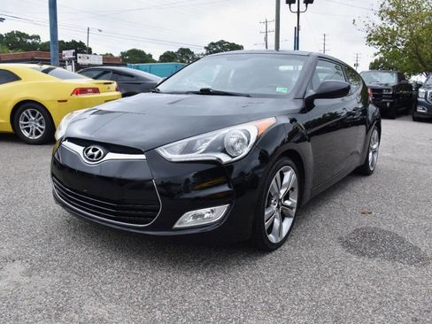 Used 2013 Hyundai Veloster w/ Tech Pkg FWD image 10