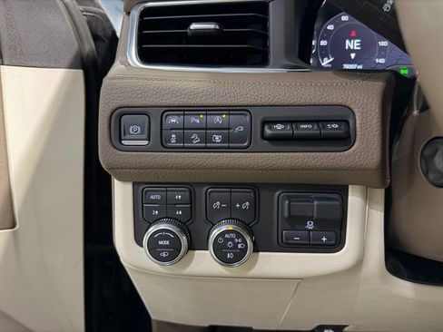 Used 2022 GMC Yukon XL Denali w/ Max Trailering Package AWD/4WD image 26