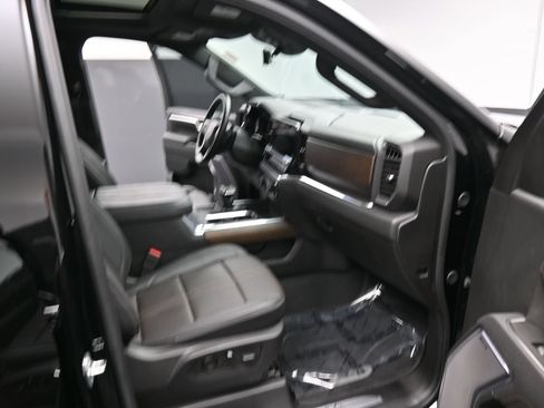 Used 2025 Chevrolet Silverado 1500 High Country AWD/4WD image 21