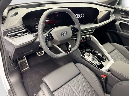 New 2025 Audi SQ5 Prestige image 9