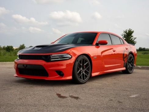 Used 2017 Dodge Charger R/T Scat Pack w/ Beats Audio Group RWD image 3