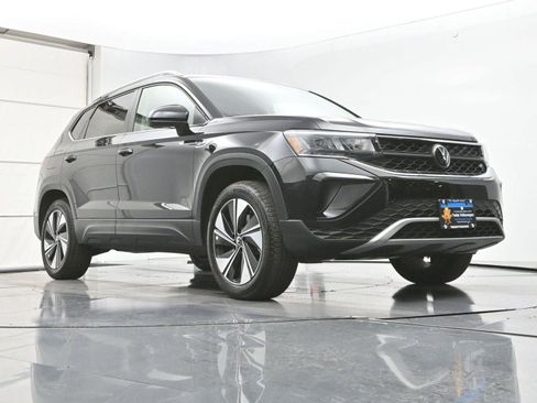 Used 2024 Volkswagen Taos SE image 31