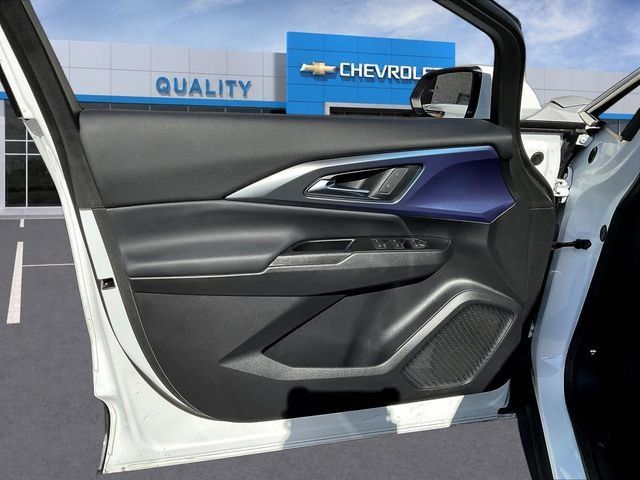 Certified 2024 Chevrolet Equinox EV LT FWD image 22