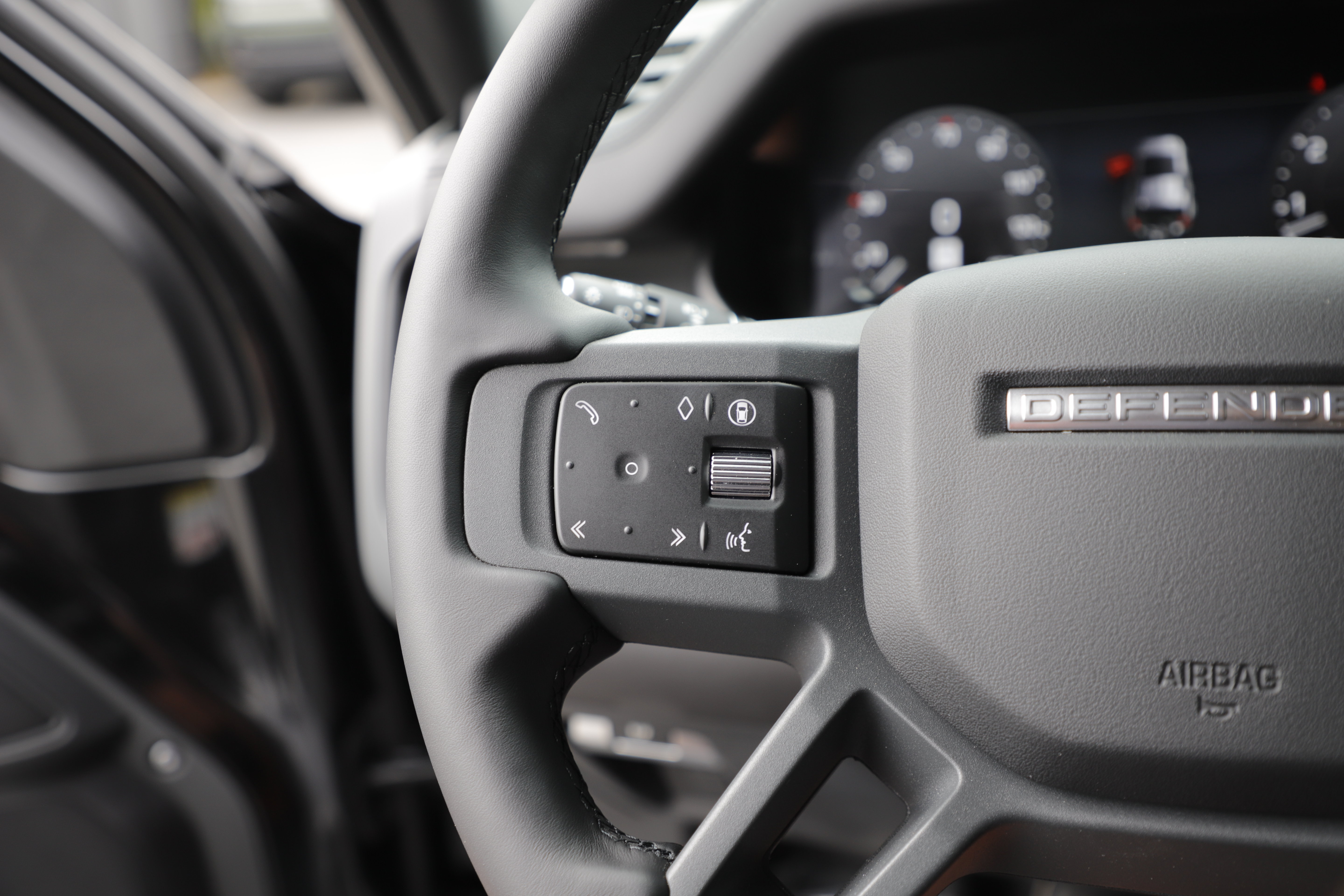New 2026 Land Rover Defender 110 X-Dynamic SE AWD/4WD image 24