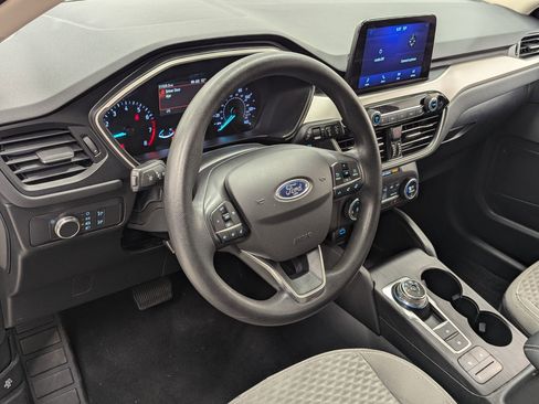 Used 2020 Ford Escape SE image 3