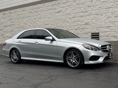 Used 2014 Mercedes-Benz E 550 4MATIC Sedan image 4