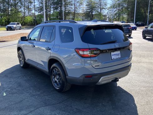 Used 2024 Honda Pilot TrailSport image 8
