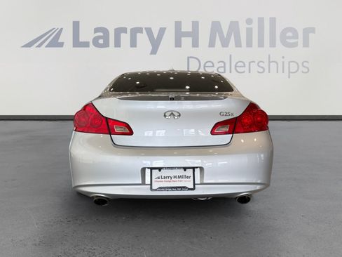 Used 2011 INFINITI G25 x w/ Moonroof Pkg AWD/4WD image 4