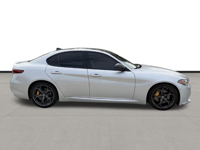 Used 2019 Alfa Romeo Giulia w/ Quick Order Package 22K Sport RWD image 4