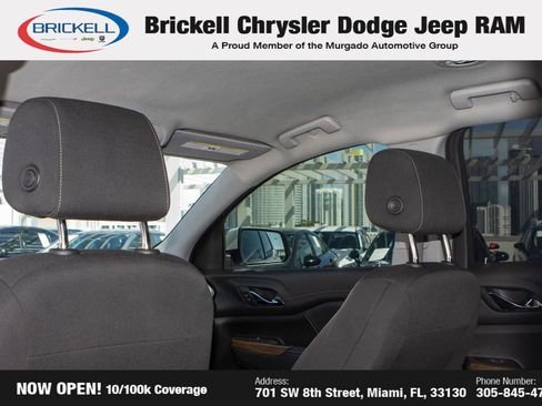 Used 2023 GMC Acadia SLE image 19