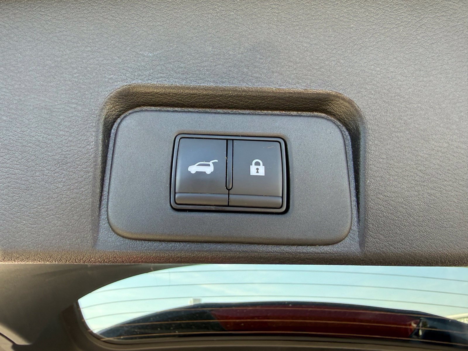 Used 2025 Nissan Rogue SV AWD/4WD image 43