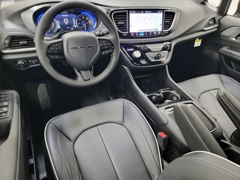 New 2026 Chrysler Pacifica Limited w/ S Appearance Package image 34