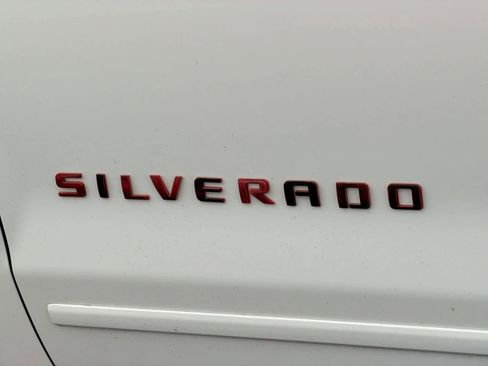 Used 2018 Chevrolet Silverado 1500 LT image 13