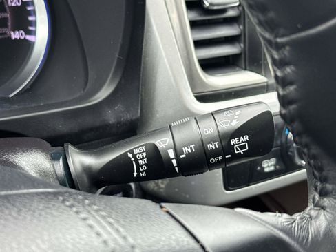 Used 2019 Toyota Highlander XLE w/ Carpet Mat Package (TMS) AWD/4WD image 10
