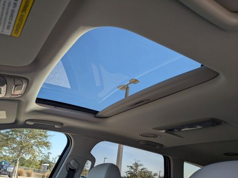 New 2025 Kia Telluride S image 24