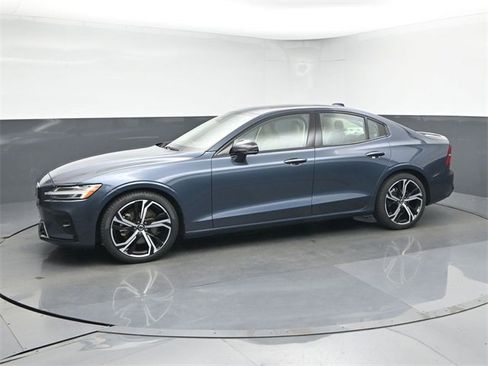 Used 2024 Volvo S60 B5 Ultimate image 4
