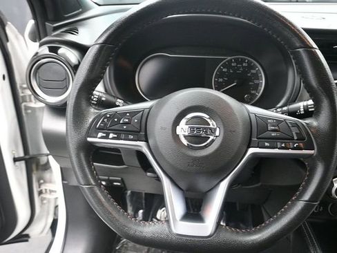 Used 2020 Nissan Kicks SR w/ Exterior Package image 16