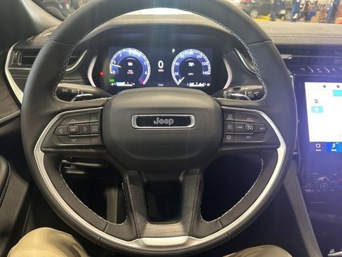 New 2025 Jeep Grand Cherokee Limited w/ Trailer Tow Package image 10