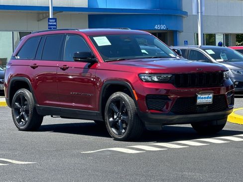 Used 2023 Jeep Grand Cherokee Altitude AWD/4WD image 6