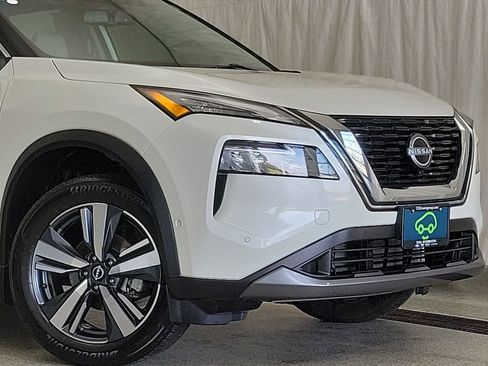 Used 2023 Nissan Rogue SL w/ SL Premium Package image 2