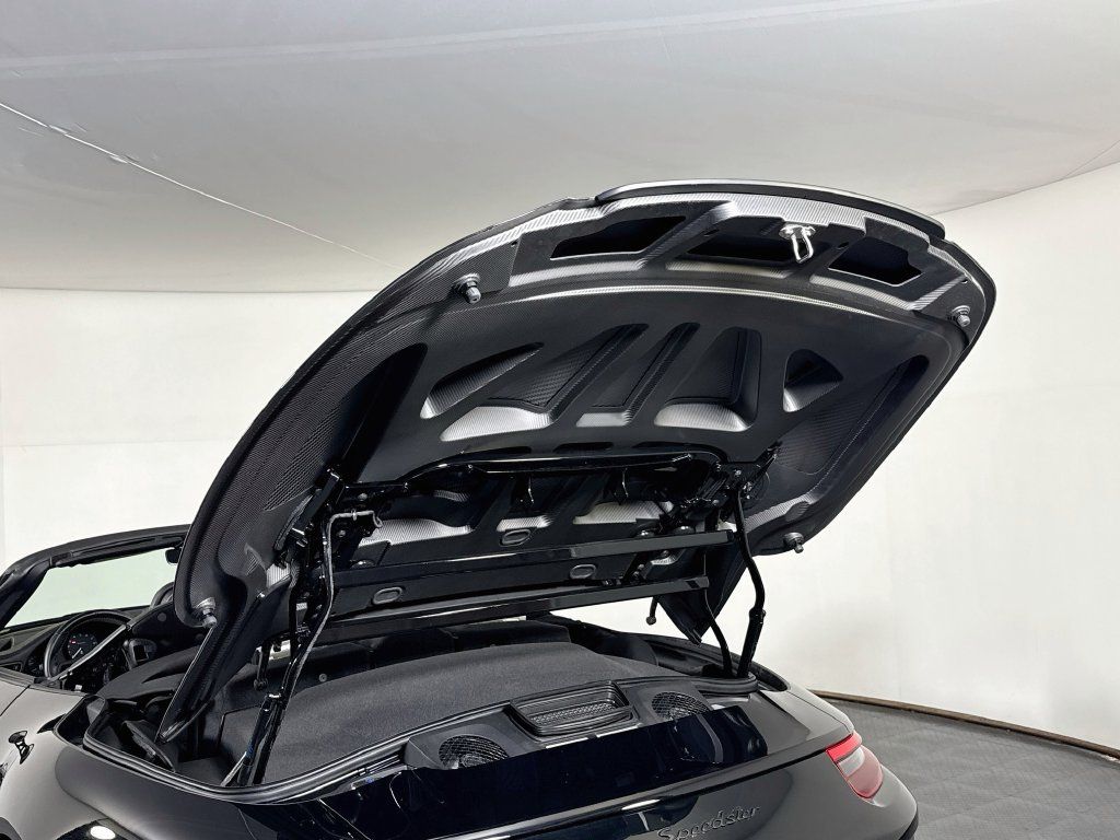 Certified 2019 Porsche 911 Speedster RWD image 22