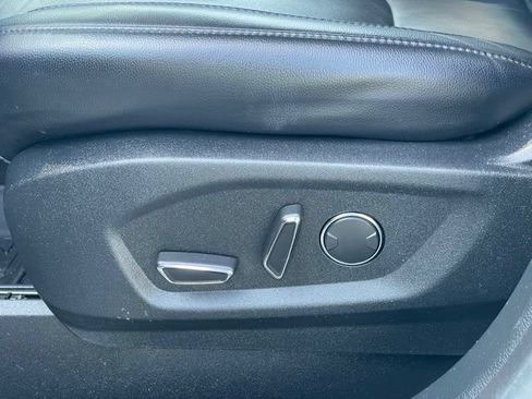 Used 2019 Ford Edge Titanium FWD image 12