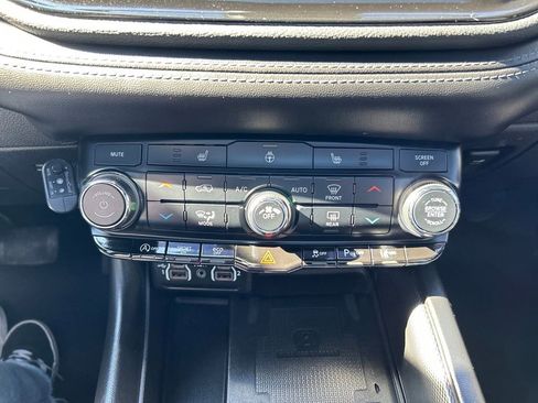 Used 2022 Dodge Durango GT AWD/4WD image 31