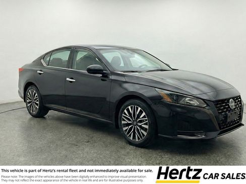 Used 2025 Nissan Altima 2.5 SV FWD image 1