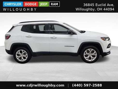 Used 2024 Jeep Compass Latitude AWD/4WD image 4